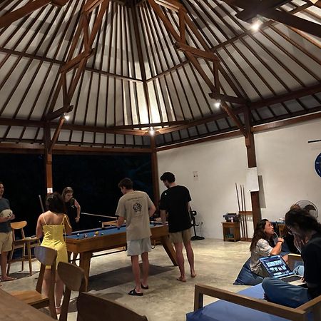 Castaway Island Hostel Nusa Lembongan Exteriör bild