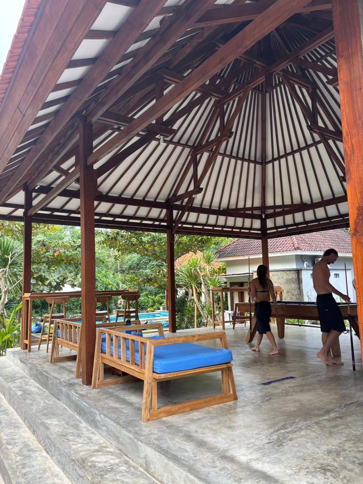 Castaway Island Hostel Nusa Lembongan Exteriör bild