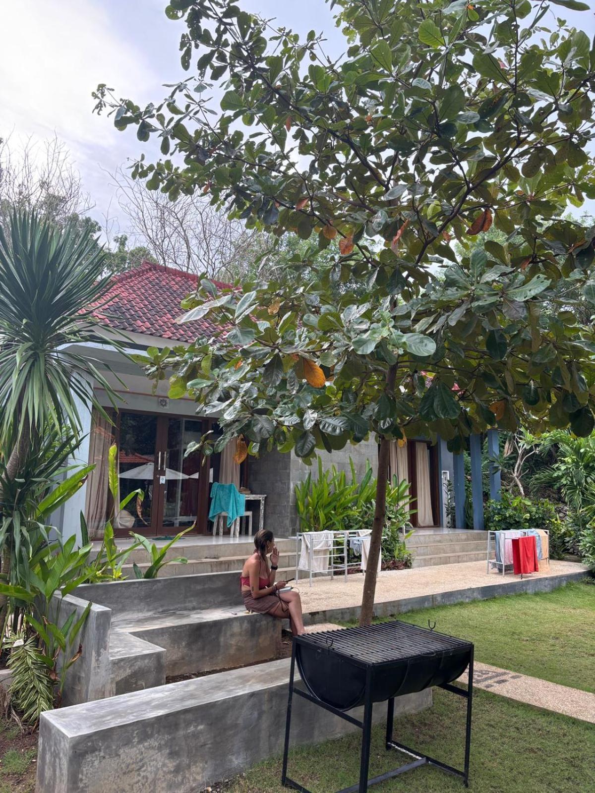 Castaway Island Hostel Nusa Lembongan Exteriör bild