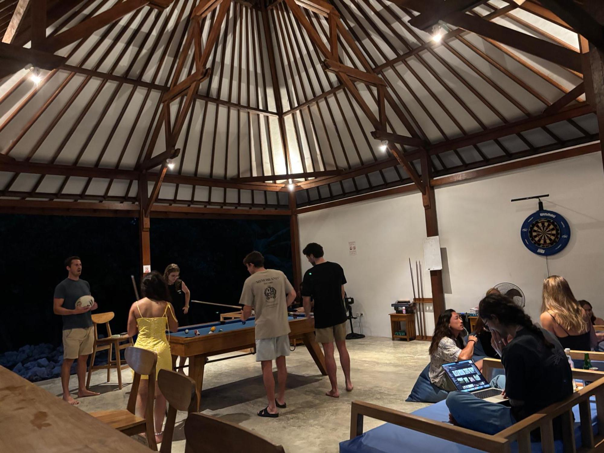 Castaway Island Hostel Nusa Lembongan Exteriör bild